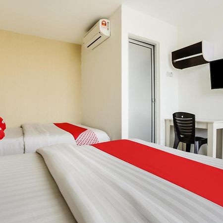 Oyo 89583 Grove Hotel Kajang Exterior photo